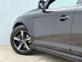 VOLVO XC60 2.4 XC60 R-Design Luxury Nav D4 AWD Auto 4WD 5dr