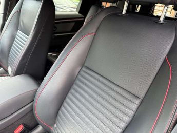 Land Rover DISCOVERY SPORT 2.0 Discovery Sport R-Dynamic SE D MHEV Auto 4WD 5dr