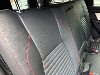 Land Rover DISCOVERY SPORT 2.0 Discovery Sport R-Dynamic SE D MHEV Auto 4WD 5dr