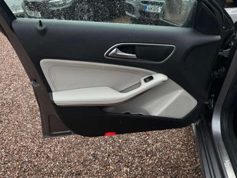 MERCEDES-BENZ A-CLASS 1.8 A180 BlueEfficiency Sport CDi Auto 5dr