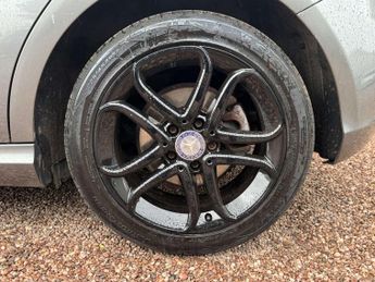 MERCEDES-BENZ A-CLASS 1.8 A180 BlueEfficiency Sport CDi Auto 5dr
