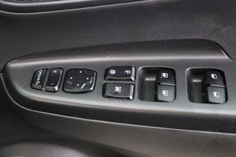 Hyundai KONA 39kWh Premium SUV 5dr Electric Auto (10.5kW Charger) (136 ps)