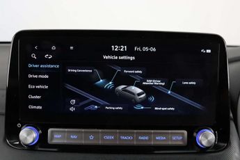 Hyundai KONA 39kWh Premium SUV 5dr Electric Auto (10.5kW Charger) (136 ps)