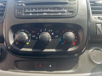 VAUXHALL VIVARO 1.6 Vivaro 2700 Sportive CDTi