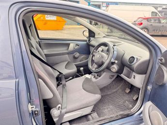 TOYOTA AYGO 1.0 VVT-i Blue Hatchback 3dr Petrol MultiMode Euro 4 (67 bhp)