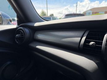 MINI HATCH 1.5 Cooper Sport Auto 3dr