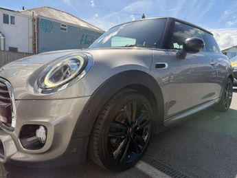 MINI HATCH 1.5 Cooper Sport Auto 3dr