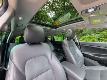 HYUNDAI TUCSON 1.7 Tucson Premium SE Blue Drive 2WD CRDi Semi-Auto 5dr