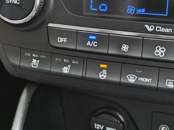 HYUNDAI TUCSON 1.7 Tucson Premium SE Blue Drive 2WD CRDi Semi-Auto 5dr