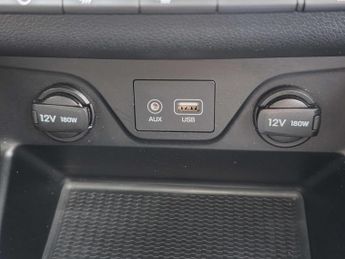 HYUNDAI TUCSON 1.7 Tucson Premium SE Blue Drive 2WD CRDi Semi-Auto 5dr