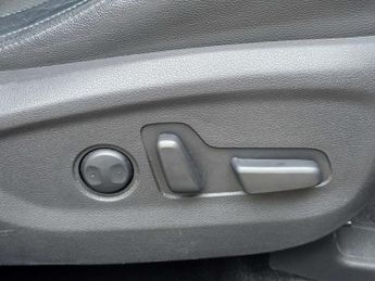HYUNDAI TUCSON 1.7 Tucson Premium SE Blue Drive 2WD CRDi Semi-Auto 5dr