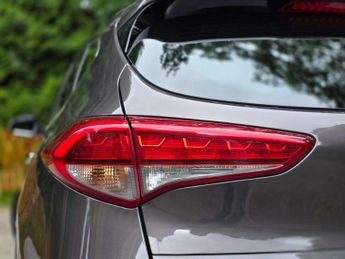 HYUNDAI TUCSON 1.7 Tucson Premium SE Blue Drive 2WD CRDi Semi-Auto 5dr