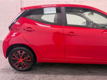 Toyota AYGO 1.0 VVT-i x-play x-shift Euro 6 5dr
