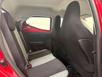 Toyota AYGO 1.0 VVT-i x-play x-shift Euro 6 5dr
