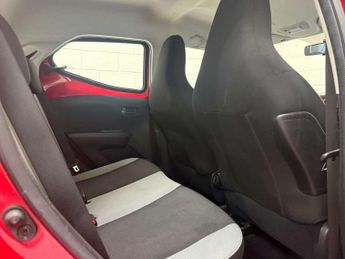 Toyota AYGO 1.0 VVT-i x-play x-shift Euro 6 5dr