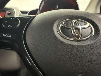 Toyota AYGO 1.0 VVT-i x-play x-shift Euro 6 5dr