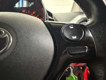 Toyota AYGO 1.0 VVT-i x-play x-shift Euro 6 5dr