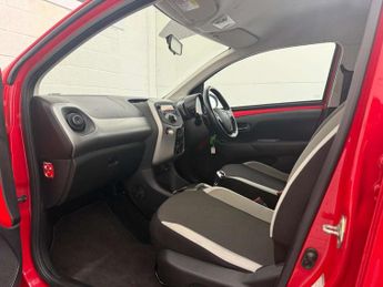 Toyota AYGO 1.0 VVT-i x-play x-shift Euro 6 5dr