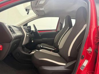 Toyota AYGO 1.0 VVT-i x-play x-shift Euro 6 5dr