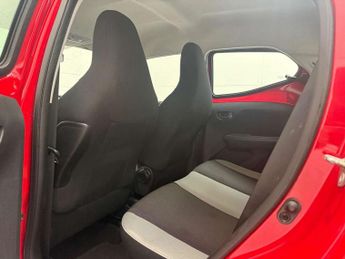 Toyota AYGO 1.0 VVT-i x-play x-shift Euro 6 5dr