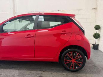 Toyota AYGO 1.0 VVT-i x-play x-shift Euro 6 5dr