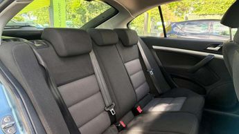 SKODA OCTAVIA 1.6 FSI Ambiente Hatchback 5dr Petrol Tiptronic Euro 4 (115 bhp)