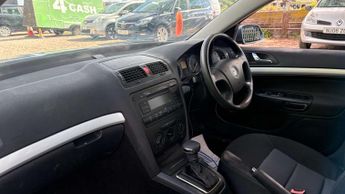 SKODA OCTAVIA 1.6 FSI Ambiente Hatchback 5dr Petrol Tiptronic Euro 4 (115 bhp)