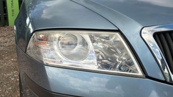 SKODA OCTAVIA 1.6 FSI Ambiente Hatchback 5dr Petrol Tiptronic Euro 4 (115 bhp)