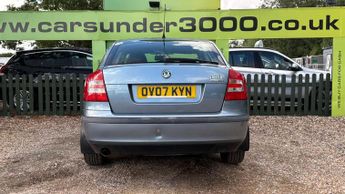 SKODA OCTAVIA 1.6 FSI Ambiente Hatchback 5dr Petrol Tiptronic Euro 4 (115 bhp)