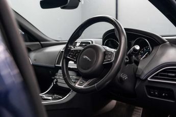 JAGUAR XE 2.0 XE R-Sport Auto 4dr