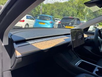 TESLA MODEL 3 Model 3 Standard Range + 4dr