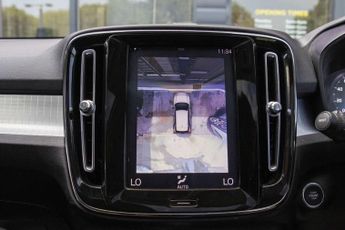 VOLVO XC40 2.0 D3 Momentum SUV 5dr Diesel Auto Euro 6 (s/s) (150 ps)
