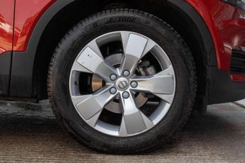 VOLVO XC40 2.0 D3 Momentum SUV 5dr Diesel Auto Euro 6 (s/s) (150 ps)