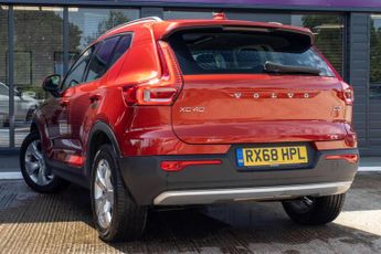 VOLVO XC40 2.0 D3 Momentum SUV 5dr Diesel Auto Euro 6 (s/s) (150 ps)