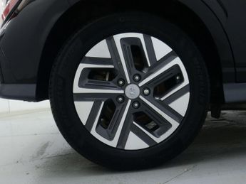 HYUNDAI KONA 39kWh Premium SUV 5dr Electric Auto (10.5kW Charger) (136 ps)
