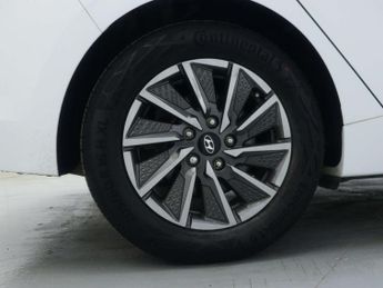 HYUNDAI IONIQ 38.3kWh Premium Hatchback 5dr Electric Auto (136 ps)