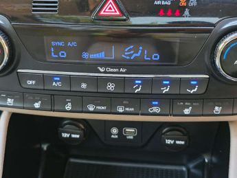 HYUNDAI TUCSON 2.0 Tucson Premium SE CRDi Auto 4WD 5dr