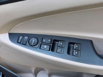HYUNDAI TUCSON 2.0 Tucson Premium SE CRDi Auto 4WD 5dr