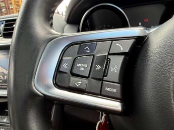 Jaguar F-PACE 2.0 F-PACE R-Sport AWD D Auto 4WD 5dr