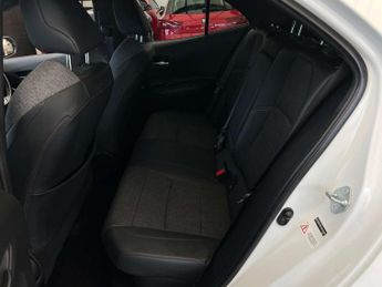 TOYOTA COROLLA 1.8 Corolla Design HEV CVT 5dr