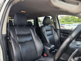 Mitsubishi Shogun Sport 2.4D 4 SUV 5dr Diesel Auto 4WD Euro 6 (181 ps)