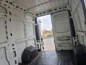 Peugeot Boxer 2.0 BlueHDi 335 Professional Panel Van 5dr Diesel Manual L2 H2 E