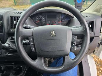 Peugeot Boxer 2.0 BlueHDi 335 Professional Panel Van 5dr Diesel Manual L2 H2 E