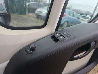 Peugeot Boxer 2.0 BlueHDi 335 Professional Panel Van 5dr Diesel Manual L2 H2 E