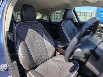 Ford Mondeo 2.0 TiVCT Vignale Saloon 4dr Petrol Hybrid CVT Euro 6 (s/s) (187