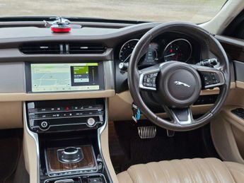 Jaguar XF 2.0d Portfolio Saloon 4dr Diesel Auto Euro 6 (s/s) (163 ps)