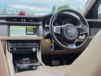 Jaguar XF 2.0d Portfolio Saloon 4dr Diesel Auto Euro 6 (s/s) (163 ps)
