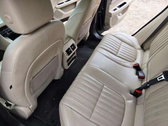 Jaguar XF 2.0d Portfolio Saloon 4dr Diesel Auto Euro 6 (s/s) (163 ps)