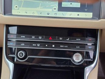 Jaguar XF 2.0d Portfolio Saloon 4dr Diesel Auto Euro 6 (s/s) (163 ps)