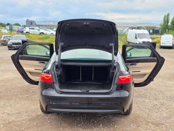 Jaguar XF 2.0d Portfolio Saloon 4dr Diesel Auto Euro 6 (s/s) (163 ps)